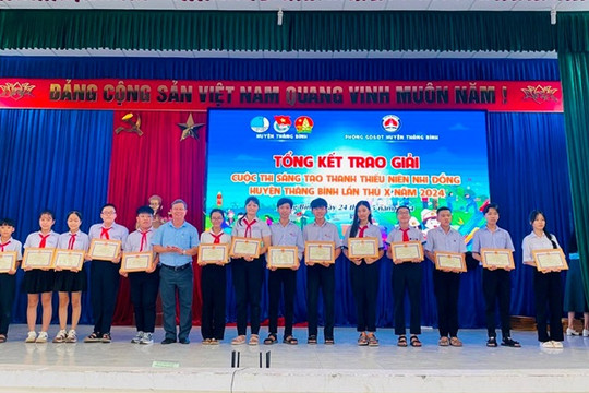 Thăng Bình trao giải Hội thi tin học trẻ và Cuộc thi sáng tạo thanh thiếu niên