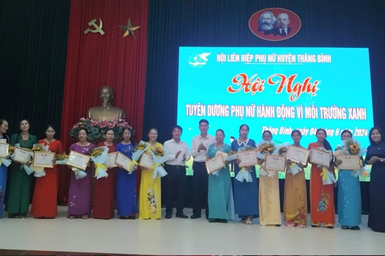 Hội LHPN huyện Thăng Bình tuyên dương 50 phụ nữ hành động vì môi trường xanh