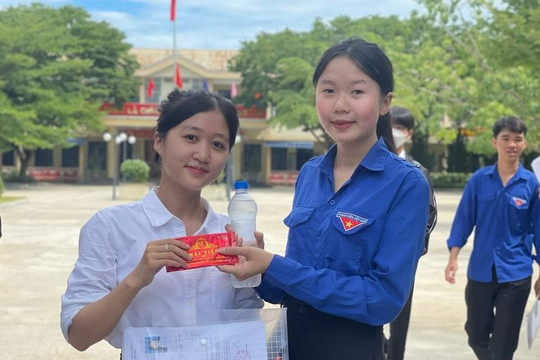 Nét đẹp “Tiếp sức mùa thi” tốt nghiệp THPT năm 2024