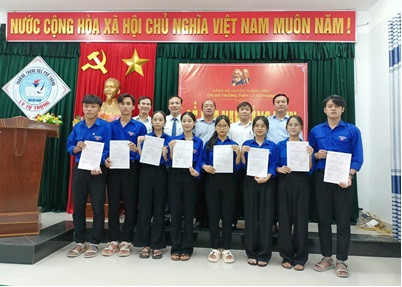 Chú trọng nguồn phát triển đảng viên trong trường học