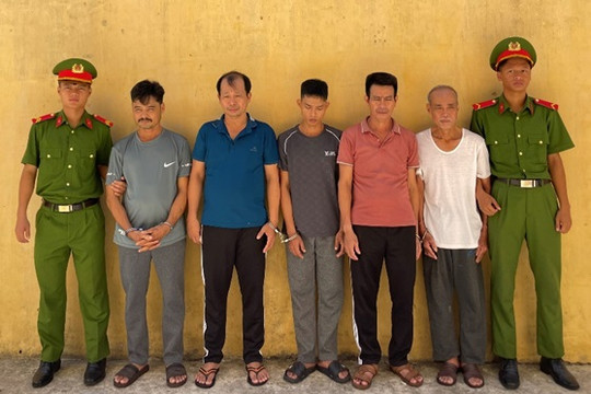 Công an xã Bình Chánh, huyện Thăng Bình phát hiện, bắt giữ  05 đối tượng về hành vi “Đánh bạc”