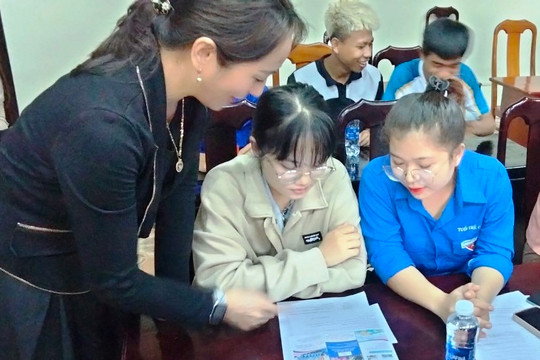 Nam Giang tư vấn việc làm cho 170 thanh niên