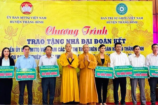 Giáo hội Phật giáo Việt Nam hỗ trợ huyện Thăng Bình 1,44 tỷ đồng để làm 24 nhà Đại đoàn kết