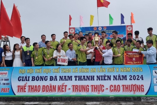 Bế mạc Giải Bóng đá nam 7 người xã Bình An năm 2024
