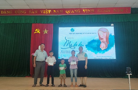 Phụ nữ Thăng Bình nhận đỡ đầu 310 em học sinh