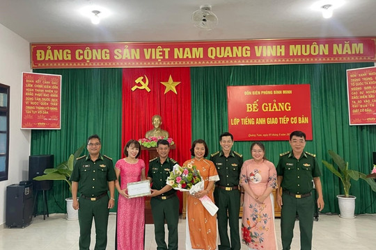Bế giảng lớp học tiếng Anh cơ bản cho cán bộ, chiến sĩ Đồn Biên phòng Bình Minh