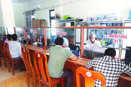 Công bố chỉ số phục vụ người dân, doanh nghiệp của UBND các xã, thị trấn năm 2024