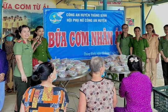 Hội Phụ nữ Công an huyện Thăng Bình: Phát 100 suất Mỳ Quảng miễn phí cho bệnh nhân tại Trung tâm Y tế huyện Thăng Bình