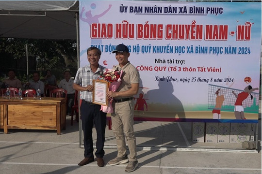 Xã Bình Phục tổ chức giao hữu bóng chuyền gây quỹ khuyến học