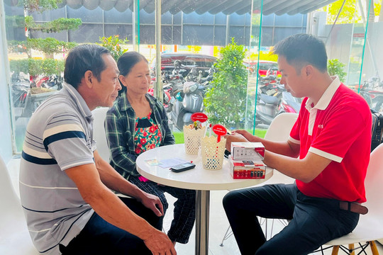 Viettel Quảng Nam hỗ trợ người dân chuyển đổi từ mạng 2G lên 4G