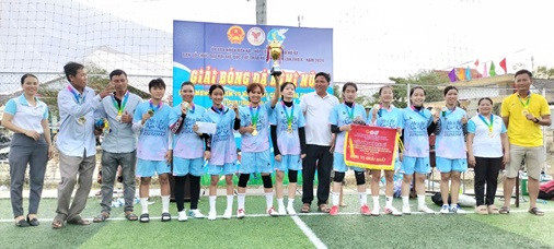 Xã Bình Nam tổ chức giải bóng đá mini nữ đại hội TDTT xã lần thứ X năm 2024