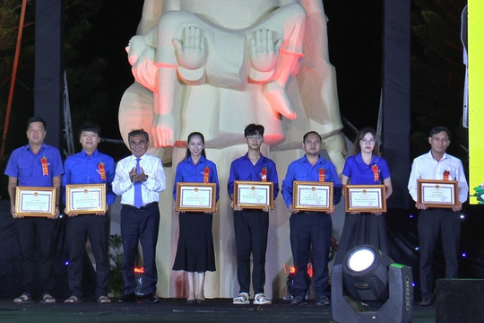 Trao giải cuộc thi trực tuyến tìm hiểu lịch sử 70 năm Cuộc đấu tranh Hà Lam - Chợ Được