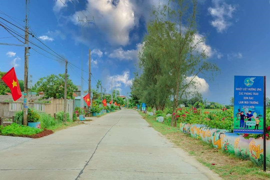 Những “Tuyến đường hoa phụ nữ tự quản” trên địa bàn xã Bình Dương góp phần thực hiện có hiệu quả Cuộc vận động “Xây dựng gia đình 5 không 3 sạch” gắn với xây dựng nông thôn mới trên địa bàn.