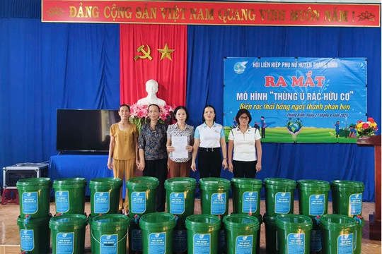 Hội LHPN huyện Thăng Bình ra mắt mô hình “Thùng ủ rác hữu cơ”