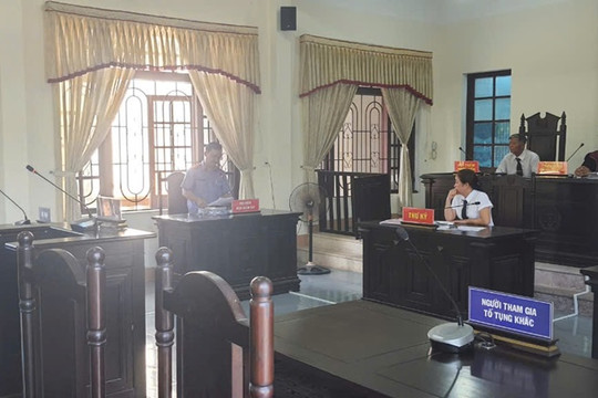 Xét xử 3 đối tượng “Mua bán, sử dụng trái phép chất ma tuý”.