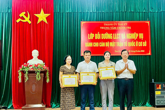 Tam Kỳ bế mạc lớp bồi dưỡng nghiệp vụ cho cán bộ Mặt trận cơ sở