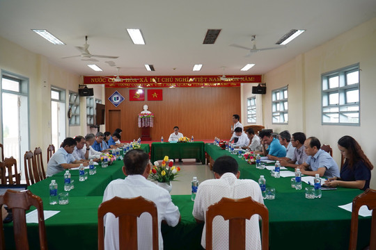 Phó Chủ tịch UBND tỉnh Quảng Nam Trần Anh Tuấn làm việc với Trường THPT Duy Tân