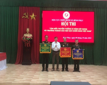 Hội CCB xã Bình Phục tổ chức cuộc thi tìm hiểu truyền thống 35 năm xây dựng và trưởng thành của Hội Cựu chiến binh Việt Nam