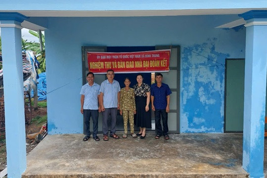 Thăng Bình bàn giao 5 nhà đại đoàn kết