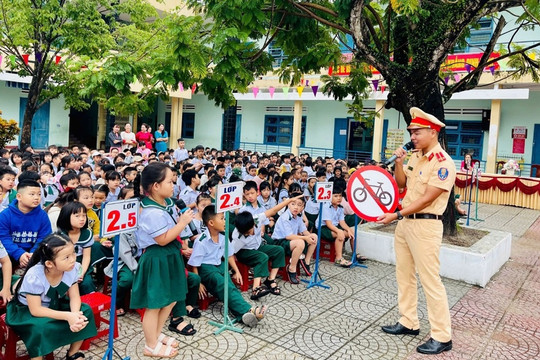 Tuyên truyền an toàn giao thông cho học sinh Trường  Tiểu học Kim Đồng
