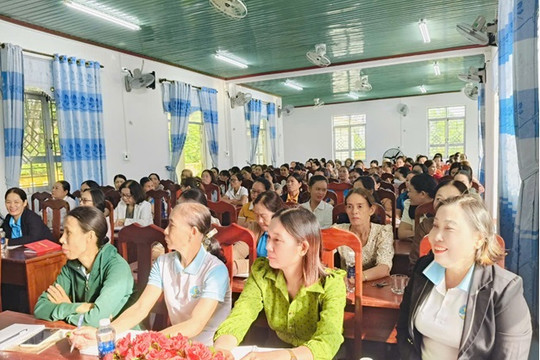 Bồi dưỡng lý luận chính trị, nghiệp vụ công tác hội phụ nữ