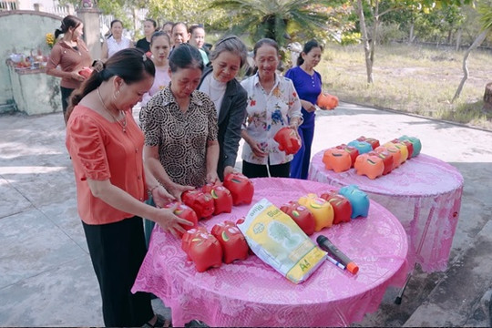 Nuôi heo đất giúp đời