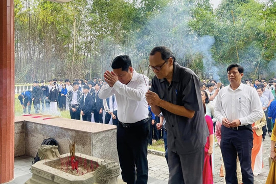 Trường THPT Tiểu La long trọng tổ chức lễ tưởng niệm 113 năm ngày mất chí sĩ yêu nước Tiểu La - Nguyễn Thành