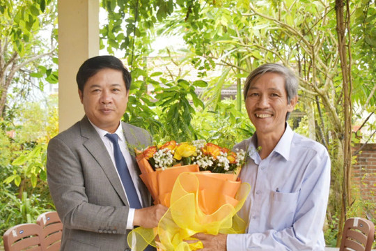 Bí thư Tỉnh ủy Quảng Nam Lương Nguyễn Minh Triết thăm, chúc mừng các nhà giáo ở Duy Xuyên