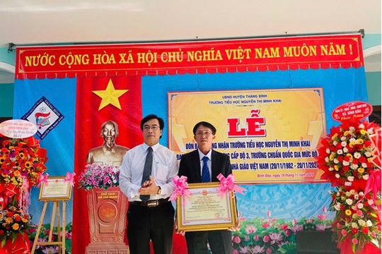 Trường Tiểu học Nguyễn Thị Minh Khai xã Bình Đào  đón nhận Bằng công nhận trường đạt chuẩn quốc gia