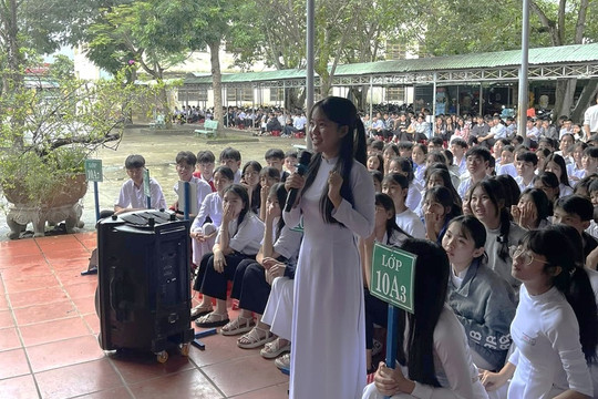 Tuyên truyền sức khỏe sinh sản vị thành niên cho học sinh Trường THPT Tiểu La