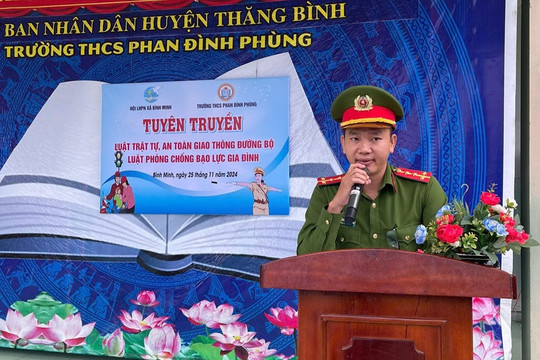 Tuyên truyền Luật ATGT và Luật PCBLGĐ cho học sinh Trường THCS Phan Đình Phùng
