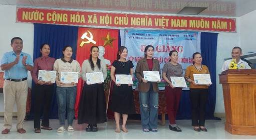 Bế giảng lớp nghề kỹ thuật chế biến món ăn tại Bình Giang