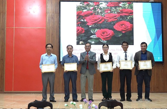 Xã Bình Trung vận động 1.455 hộ xây dựng mô hình gia đình học tập