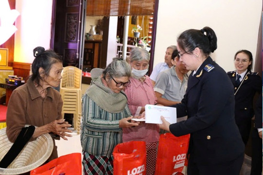 Thăng Bình phấn đấu vận động 5.000 suất quà tặng người nghèo dịp tết nguyên đán Ất Tỵ