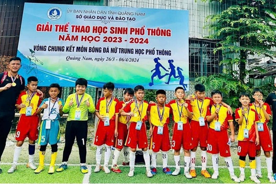 Thầy giáo Nguyễn Văn Hay - Người thổi hồn bóng đá trẻ Thăng Bình