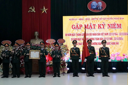 Lực lượng vũ trang huyện Thăng Bình đón nhận Huân chương Bảo vệ Tổ quốc hạng Nhì