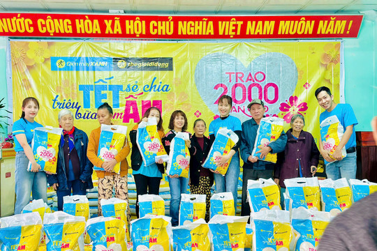 Trao 7,5 tấn gạo cho người dân gặp khó khăn dịp Tết Ất Tỵ 2025