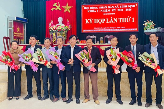 Các xã Bình Định, Bình Phú bầu các chức danh lãnh đạo chủ chốt sau sáp nhập