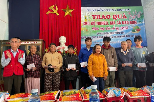 Bình Hải, Bình Nam tặng quà tết Ất Tỵ