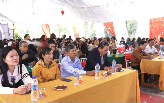 Tổ đoàn kết đánh bắt trên biển thôn Vịnh Giang tổng kết năm 2024