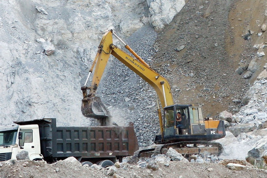 Đấu giá quyền khai thác khoáng sản tại mỏ đá thôn Aliêng RaVắh, xã A Ting, huyện Đông Giang