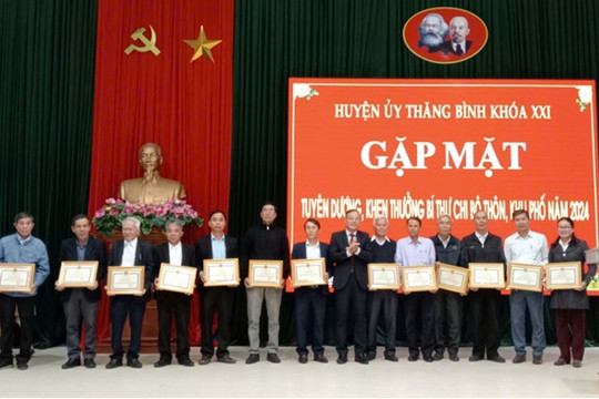 Thăng Bình tuyên dương 23 bí thư chi bộ thôn, khu phố