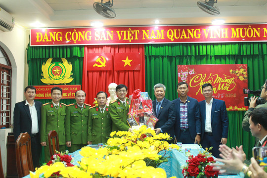 Phó Chủ tịch UBND tỉnh Hồ Quang Bửu thăm, chúc tết các đơn vị tại Tam Kỳ