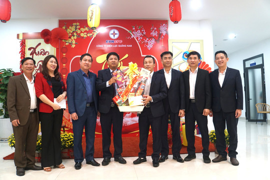 Bí thư Tỉnh ủy Quảng Nam Lương Nguyễn Minh Triết thăm, chúc tết các đơn vị làm nhiệm vụ đêm giao thừa tết Ất Tỵ