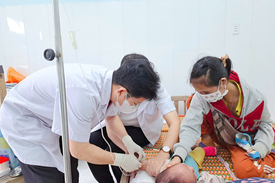 Huyện Nam Trà My yêu cầu nhanh chóng dập dịch sốt phát ban ở trẻ em tại xã Trà Leng