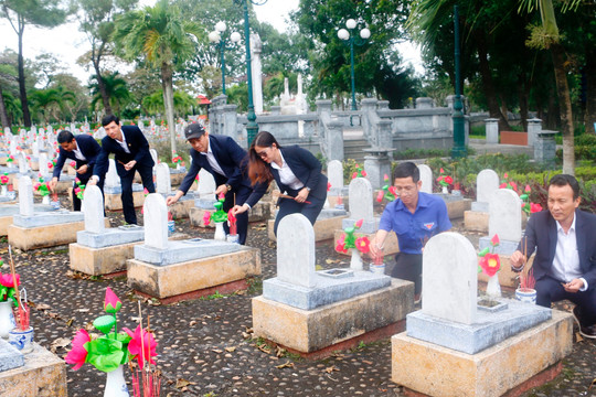 PC Quảng Nam viếng hương tri ân các anh hùng liệt sĩ tại Nghĩa trang liệt sĩ Trường Sơn, Nghĩa trang Quốc gia Đường 9 và Thành cổ Quảng Trị