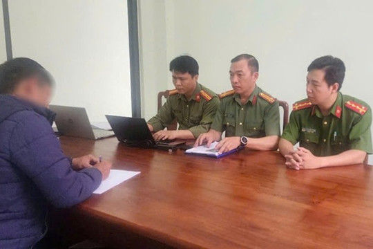 Triệu tập 2 đối tượng đăng tải tin bài sai sự thật