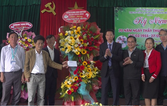 Lãnh đạo huyện Thăng Bình thăm các cơ sở y tế