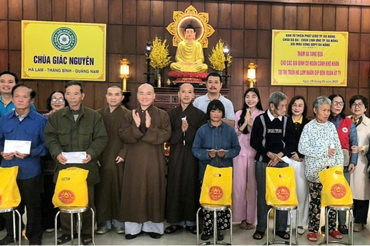 Hội Chữ thập đỏ thị trấn Hà Lam vận động trao 200 suất quà cho người dân khó khăn