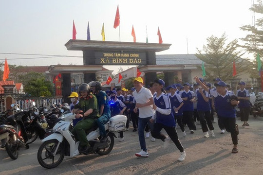 Xã Bình Đào phát động Ngày chạy Olympic vì sức khỏe toàn dân năm 2025